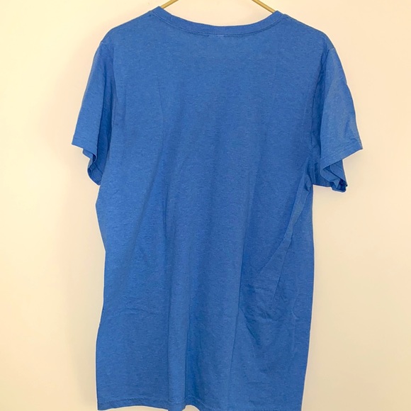 Graphic T-shirt in light blue Large NWT - Picture 3 of 4